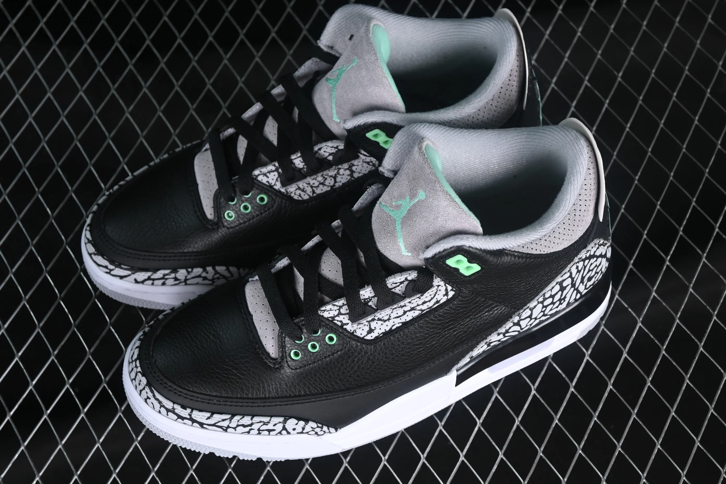 All categories Air Jordan Jordan series basketball shoes Air Jordan 3 foreign trade version Air Jordan 3 "Green Glow" AJ3 Joe 3 black green CT8532-031
